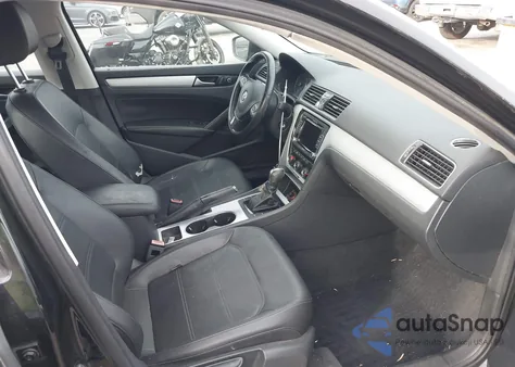 2013 Volkswagen Passat 2.5L Se z USA, uszkodzony, nr VIN 1VWBH7A3XDC130730